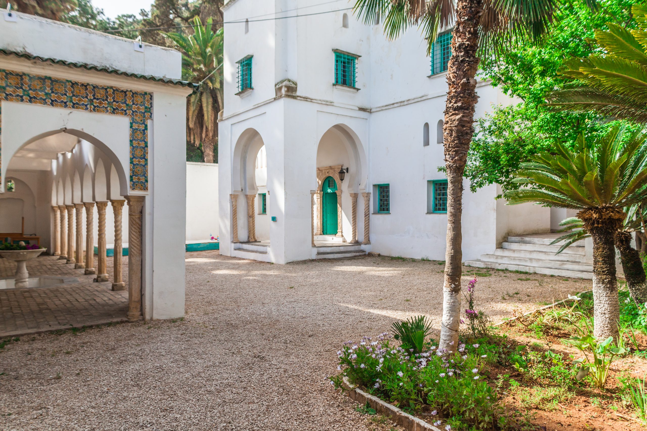 Jardin interieur galerie entrée palais 2