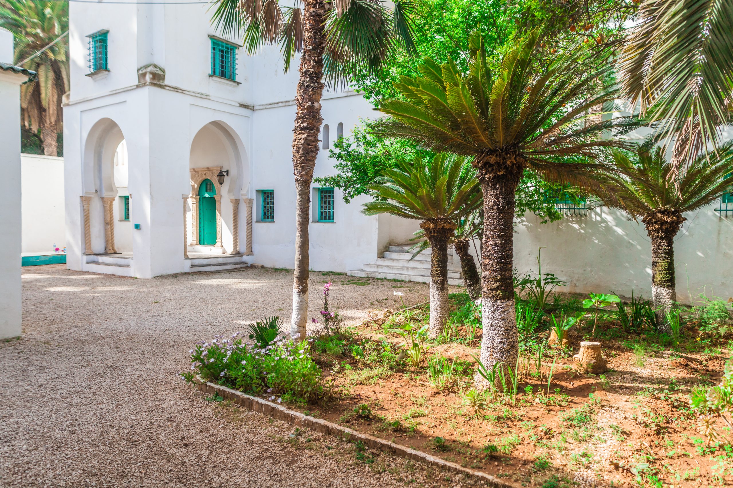 Jardin interieur galerie entrée palais